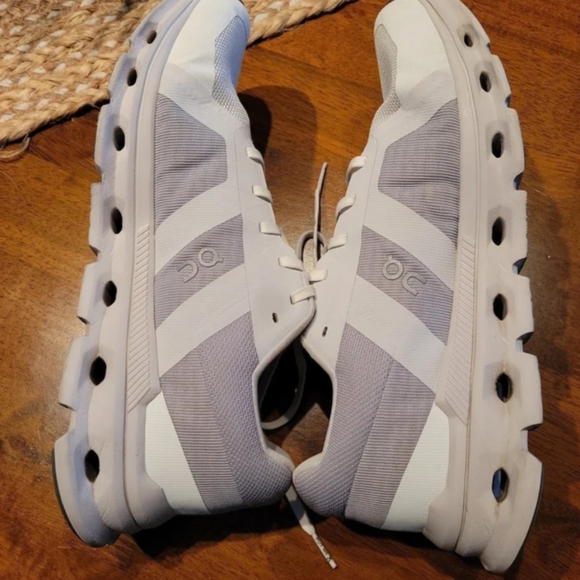 On cloud - Picture 2 of 4